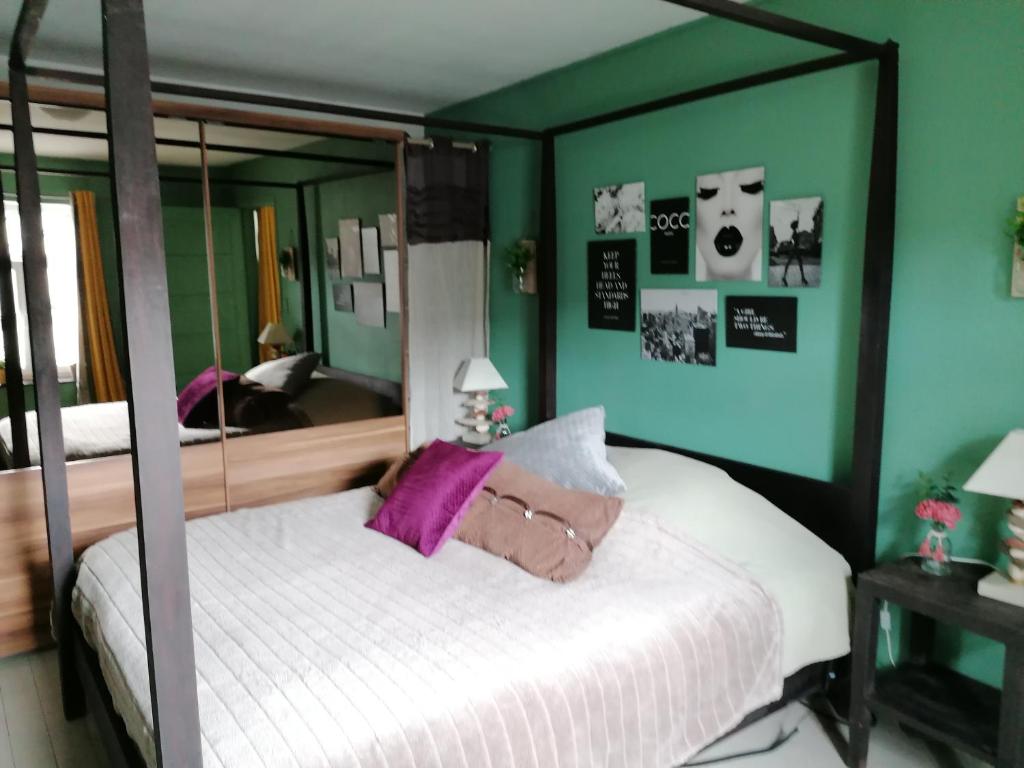 Suite " Oui Madame" room 6